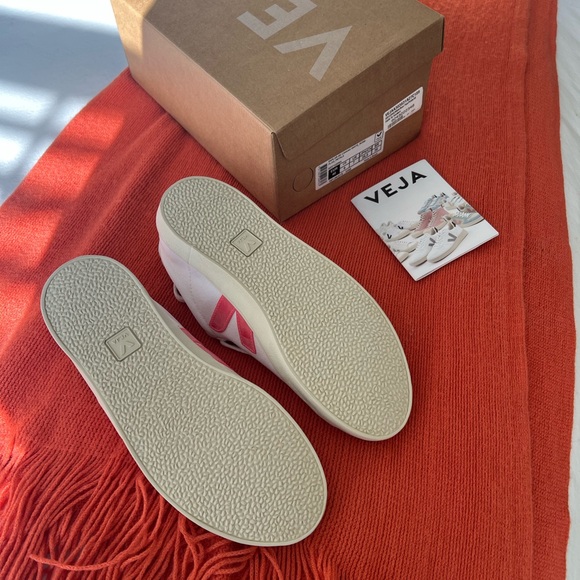 Vega NEW with tags women’s White and Pink Sneakers Size 9 - Picture 3 of 5